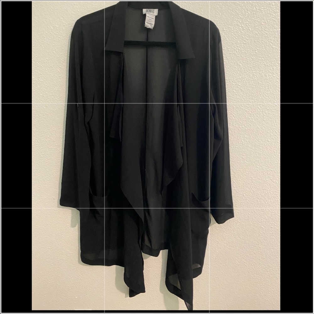 Monroe and Main black sheet kimono